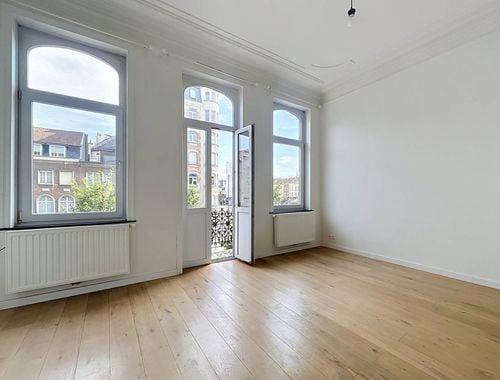                                         Appartement à louer à Schaerbeek, € 850
