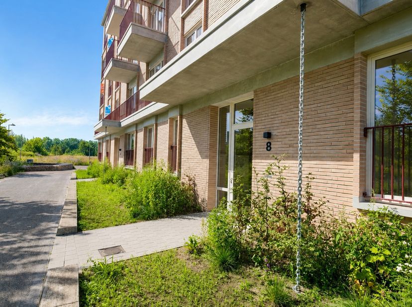 Het appartement is gelegen in een rustige wijk, aan de stadsrand van Sint-Niklaas, pal naast het recent aangelegde stadspark met autoluwe leef- en spe