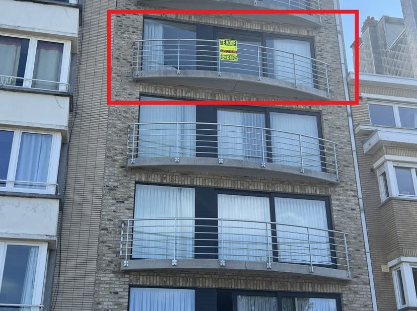 TE KOOP – EXCLUSIEF APPARTEMENT MET 2 SLAAPKAMERS EN SCHITTEREND UITZICHT<br />
<br />
In de gegeerde en exclusieve Belle Époque-wijk van Oostende, op