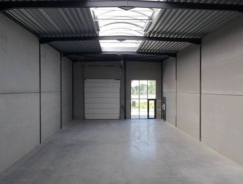                                         Entrepôt sans bureau à vendre à Dentergem, € 415.000
