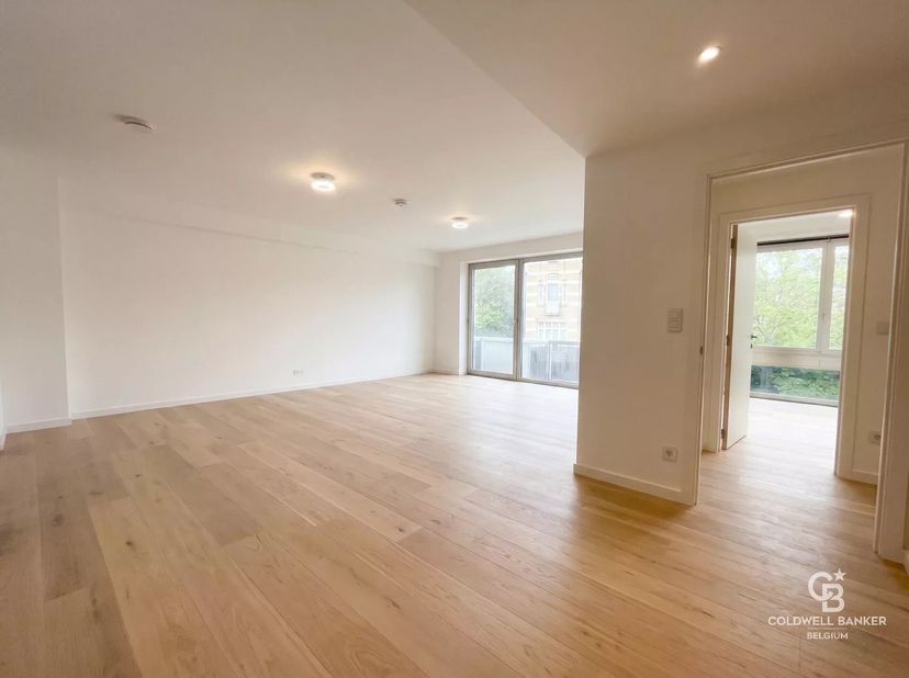 Sterrenwachtwijk, prachtig tweeslaapkamerappartement volledig gerenoveerd in 2026 met oostgericht balkon.<br />
Het biedt mooie volumes: een oppervlak