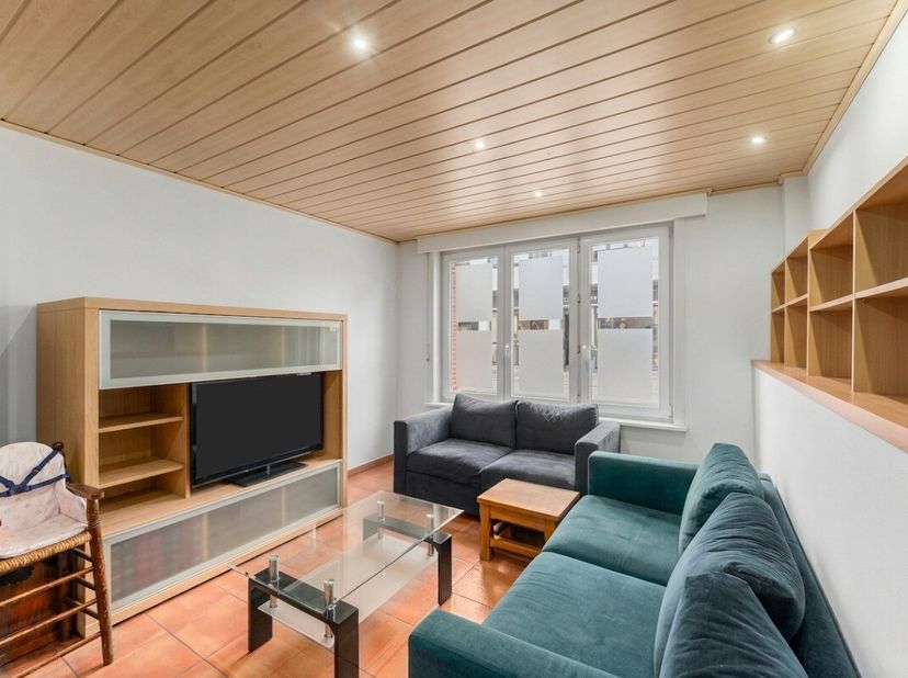 Ligging &amp; IndelingOp zoek naar een woning waar centraal leven, comfort en een verzorgde afwerking samenkomen? Maak dan kennis met deze statige woning