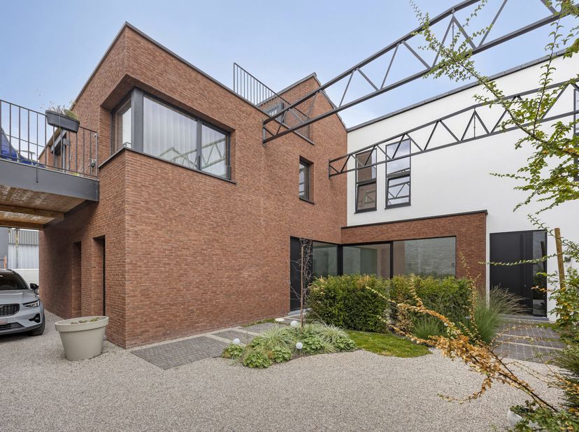Energiezuinige nieuwbouw Loftwoning met garage, tuin en 3 slaapkamers nabij de Leie in Kortrijk<br />
Ontdek deze kwalitatief afgewerkte nieuwbouwwoni