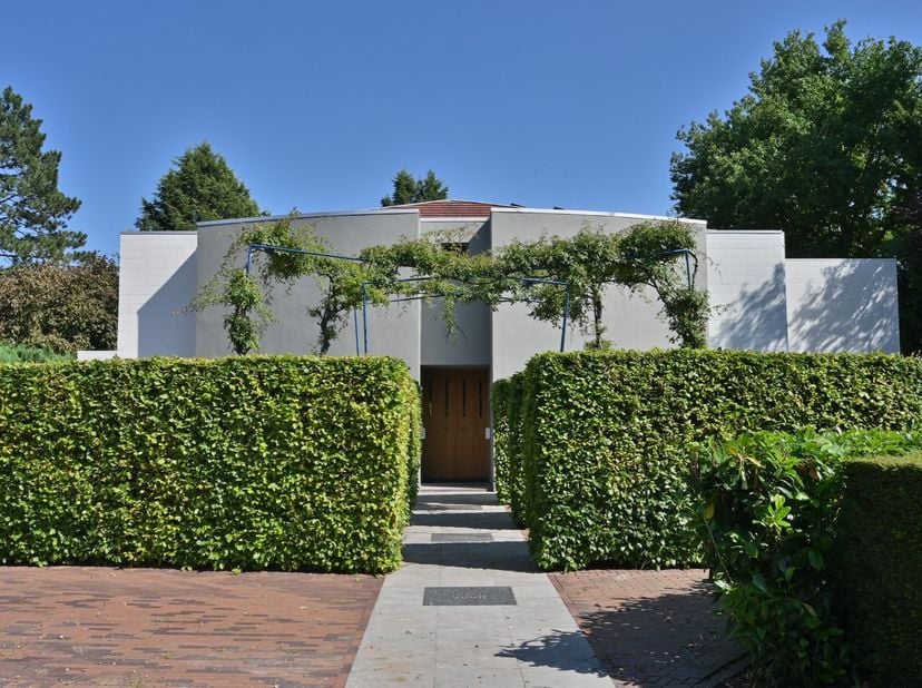 Moderne villa uit 1993 met zonnepanelen, rustig en residentieel gelegen op een perceel van 1.303&amp;nbsp;m² in geliefde woonomgeving te Lanaken-Neerharen