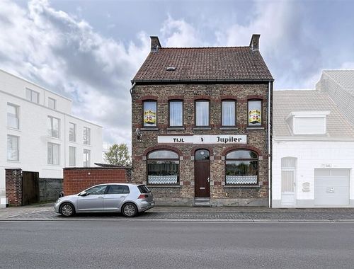                                         Usage mixte à vendre à Rumbeke, € 220.000
