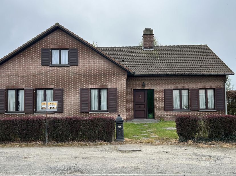 Instapklare lichtrijke bungalow<br />
<br />
Instapklare, lichtrijke bungalow met ruime tuin. Meerwaarde om zolder eenvoudig om te bouwen tot extra ka