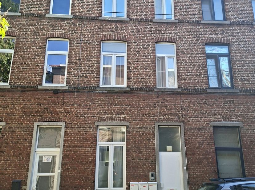 Bent u op zoek naar een instapklaar appartement met een rustige ligging én alle voordelen van het stadscentrum?<br />
Dan is dit recent en kwalitatief