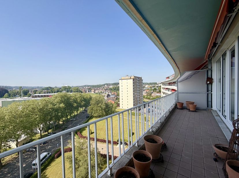 Situation et informations générales<br />
L’immobilière Hendrix vous propose ce superbe appartement idéalement situé dans un quartier familial et dyna