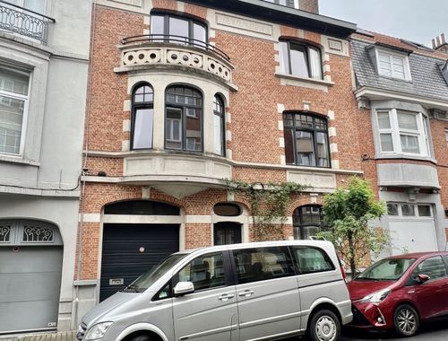                                         Appartement te huur in Ukkel, € 1.600
