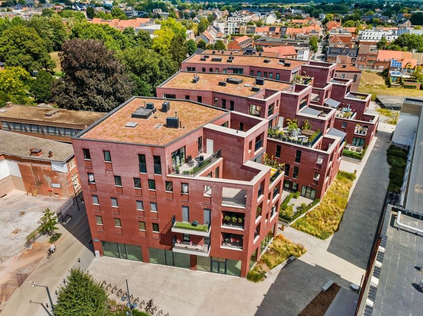 Appartement met 3 slaapkamers en ruim terras <br />
<br />
Locatie:<br />
Het appartement is gelegen in het hartje van Turnhout, op wandelafstand v