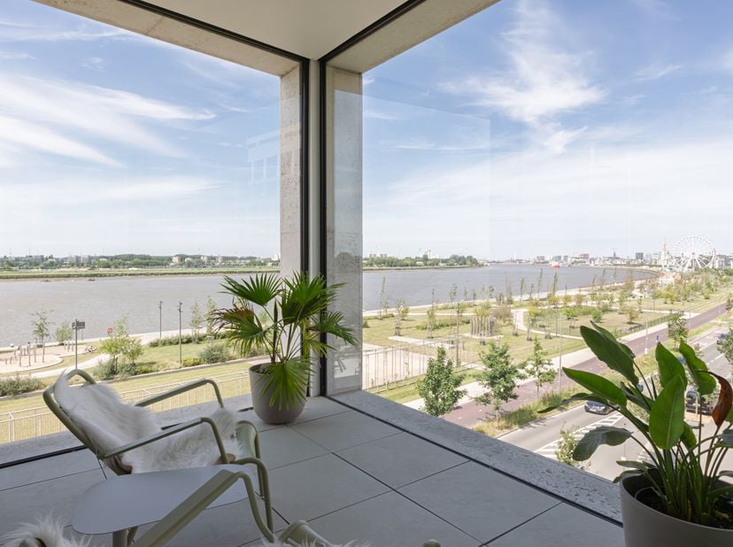 Exclusief appartement in het gebouw van Max Dudler, Nieuw Zuid<br />
Op één van de meest gegeerde locaties van Nieuw Zuid, in het karakteristieke gebo