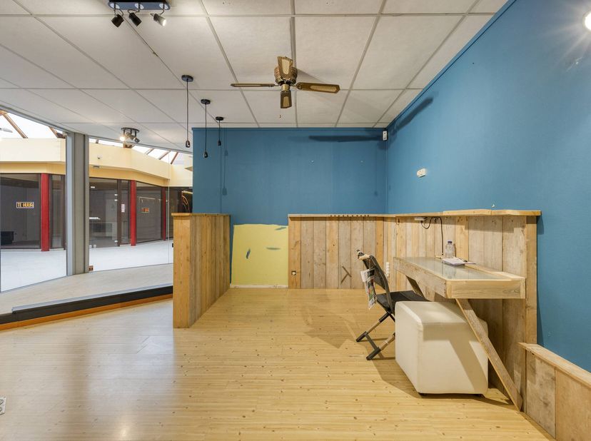 Bien professionnel à vendre à De Bolle 2 boîte 06,
                    8301 Heist