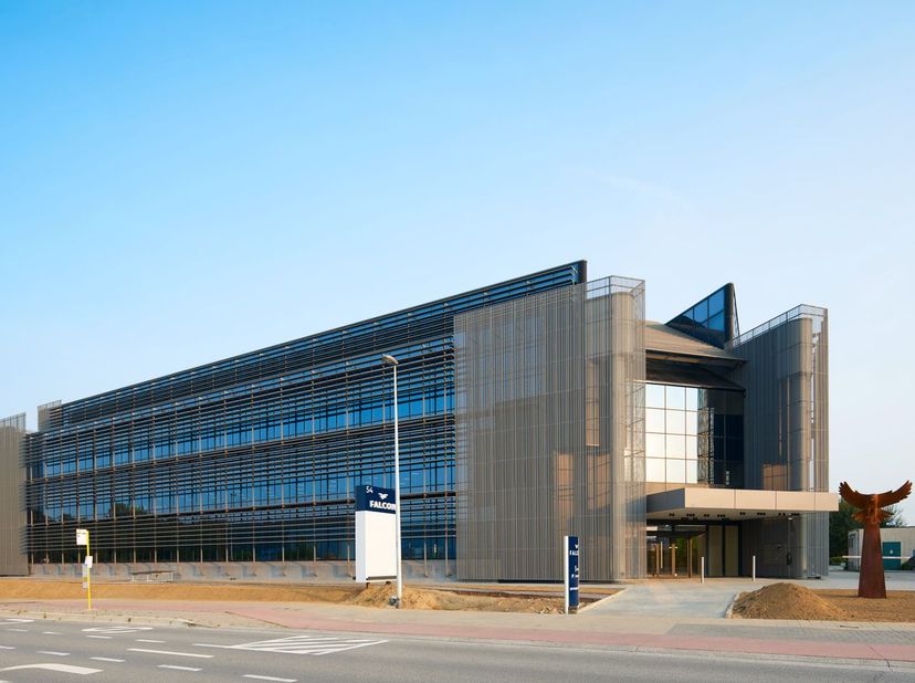 Kantoorruimte van 2.161&amp;nbsp;m²&amp;nbsp; te huur nabij de R0<br />
Ontdek dit kwalitatieve en moderne kantoorgebouw “Falcon”, strategisch gelegen nabij d