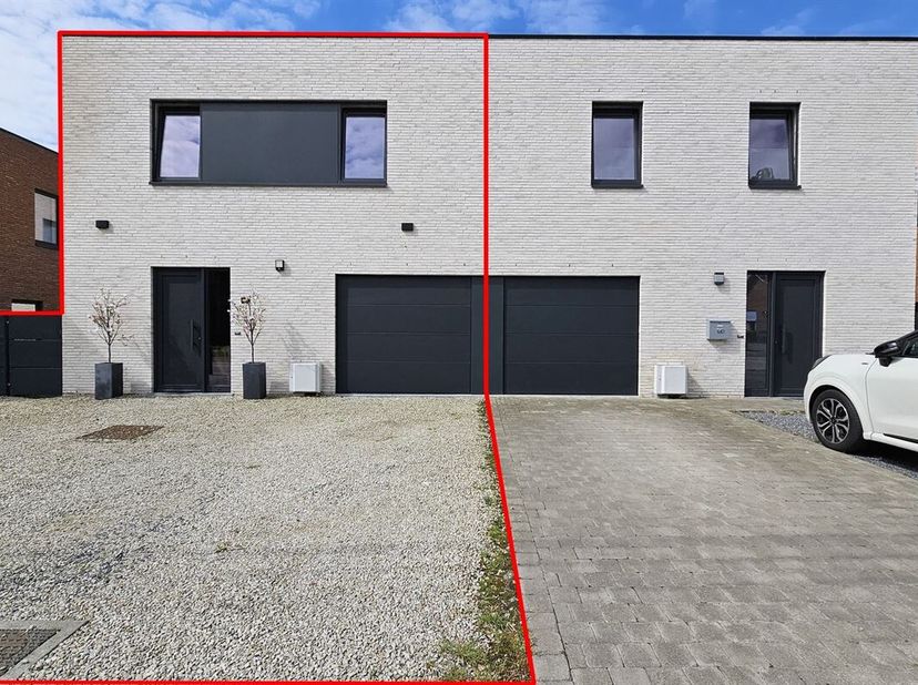 Prix: Offre à partir de 355.000 euros, frais d'agence non inclus et à charge de l'acquéreur.<br />
Superbe maison de construction récente comprenant: