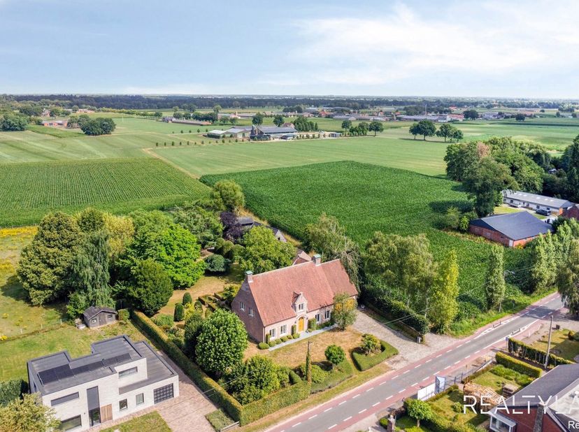 Jouw landelijke droomvilla wacht op je!<br />
Woon je graag in een vrijstaande villa in landelijke stijl, op een royaal perceel van 7.795 m², met een