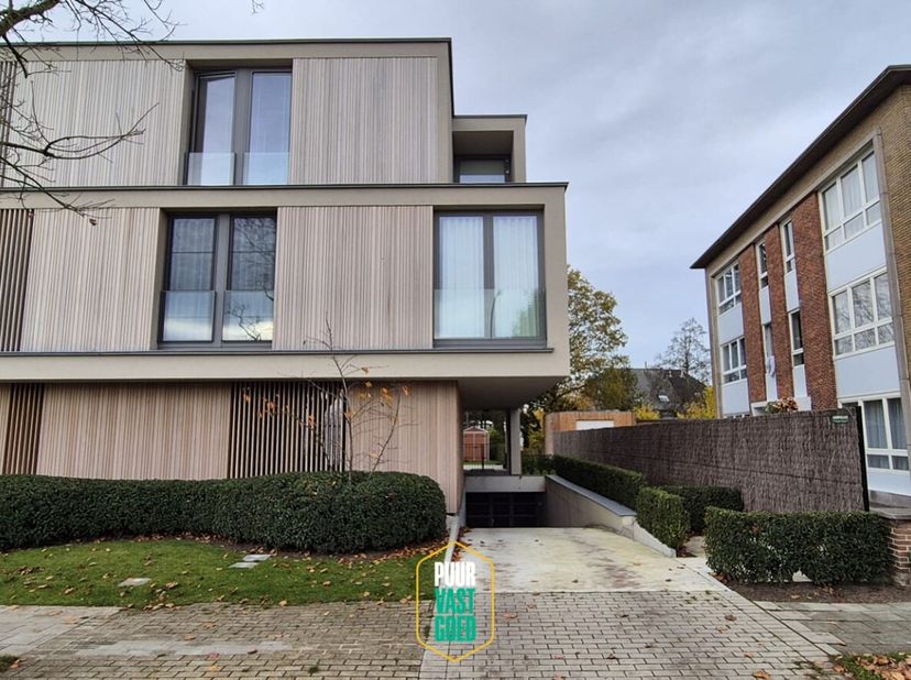 Garage à vendre
                    à 8200 Sint-Andries