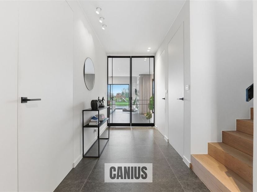 UITZONDERLIJKE WONING MET ZWEMBAD  MOGELIJKHEID ZELFSTANDIG BEROEP<br />
Op de Driewilgenstraat 82 in Sint-Truiden (Engelmanshoven) kunnen we deze uit