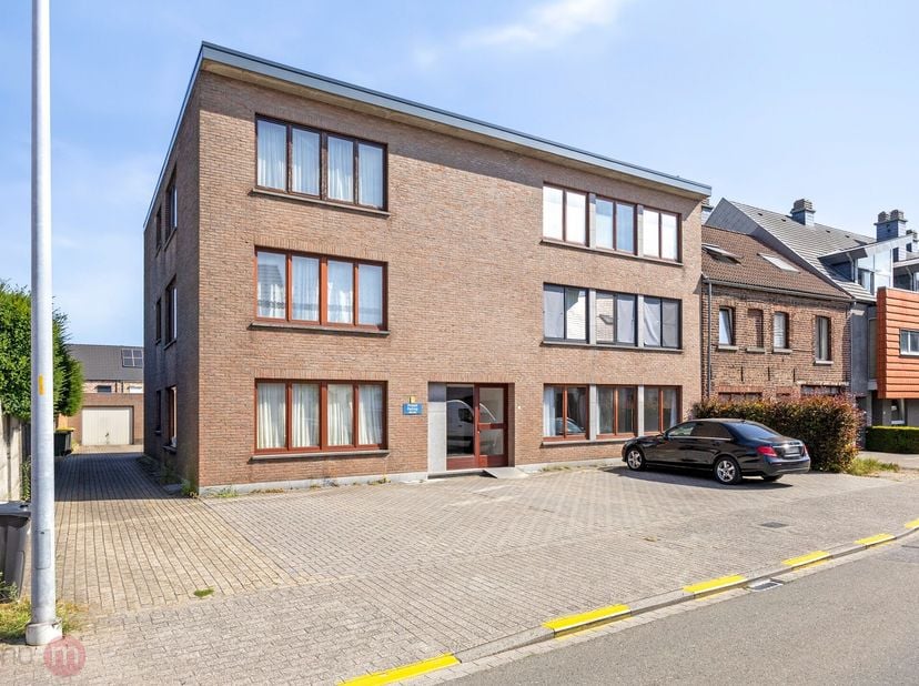 Gelijkvloerse appartement met 2 slaapkamers, garage en kelder te koop aan de Oud-Strijdersstraat 61 in Herent.<br />
Met een bewoonbare oppervlakte va