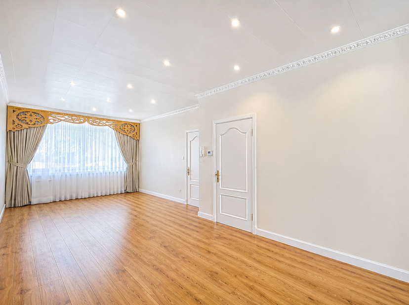Entre Germoir et Jourdan, dans une rue calme, superbe maison de ± 216m² bruts (avec cave et grenier) et cour extérieure. Composition : DEMI SOUS SOL :