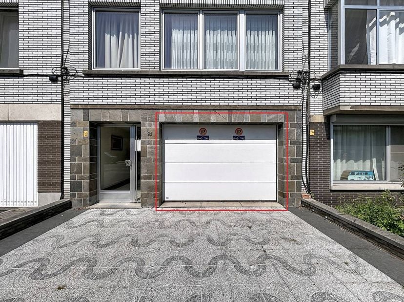 Dit multifunctionele magazijn/garagebox aan de Laarsebaan biedt de perfecte oplossing voor wie op zoek is naar kwalitatief vastgoed in regio Antwerpen