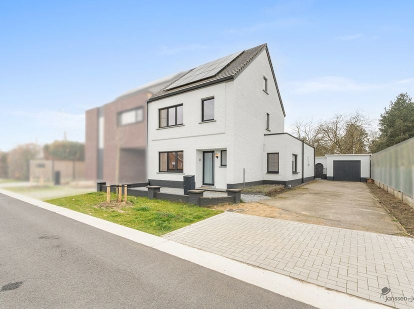 Bienvenue dans la Putstraat à Tessenderlo, où cette propriété entièrement rénovée vous offre une combinaison parfaite de confort, d'espace et d'emplac