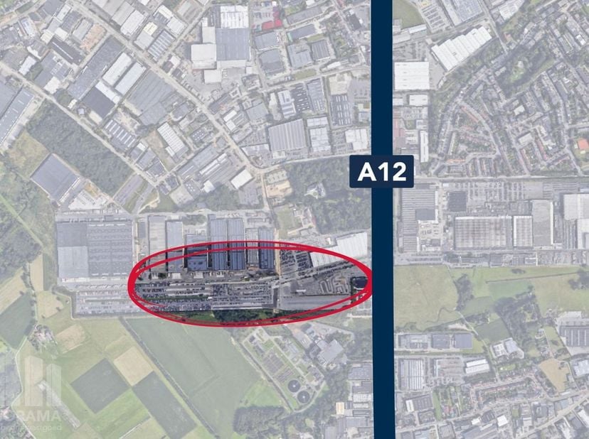 Ruime parkeerruimte van 1.250 m² te huur , gelegen op een uitstekende, strategische locatie langs de A12 te Wilrijk. De parkeerruimte bevindt zich naa