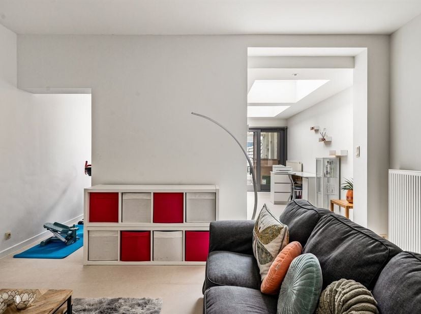 Openhuizendag op zaterdag 13 juni van 17u00 - 18u00.<br />
Instapklare gezinswoning in een rustige straat<br />
Ligging: Centrum Hoevenen, supermarkt,