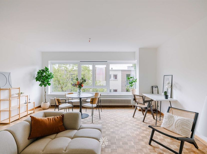 SINT-AMANDSBERG - Appartement lumineux et prêt à l'emploi avec des éléments intérieurs élégants<br />
Cet agréable appartement de deux chambres à couc