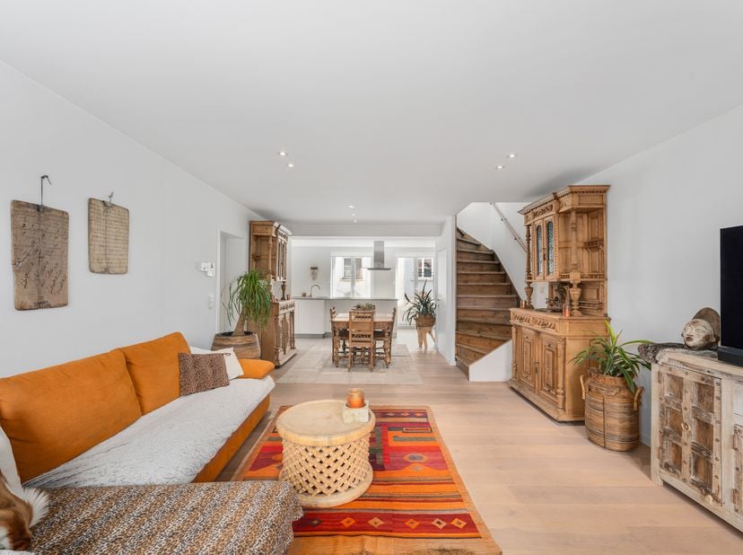 In de charmante Katelijnestraat op een boogscheut van het idyllische Walplein, bevindt zich dit prachtig afgewerkte duplexappartement. Hier woont u in