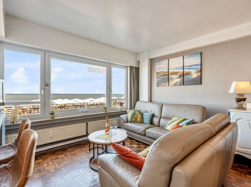 Vivre avec une vue imprenable sur la mer ? Dans la résidence élégante SCARPHOUT, située sur la célèbre digue entre le Casino et la Jetée, vous trouver