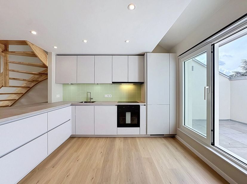 Bien présenté par Mike Doolaeghe - Tél. : +32 471 65 85 85 - E-mail : mike.doolaeghe@victoire.be<br />
Victoire Junot vous propose ce bel appartement