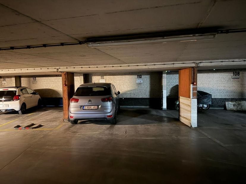 Au cur d'Ostende, au Leopold I-plein 5A, nous proposons une place de stationnement facilement accessible. Cette place est la solution idéale pour qui