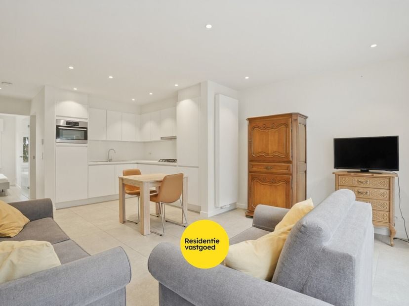 Instapklaar 2-slaapkamerappartement (59m²) in Nieuwpoort-Bad.<br />
Het appartement werd gerenoveerd in 2021-2022 en beschikt over een lichtrijke leef