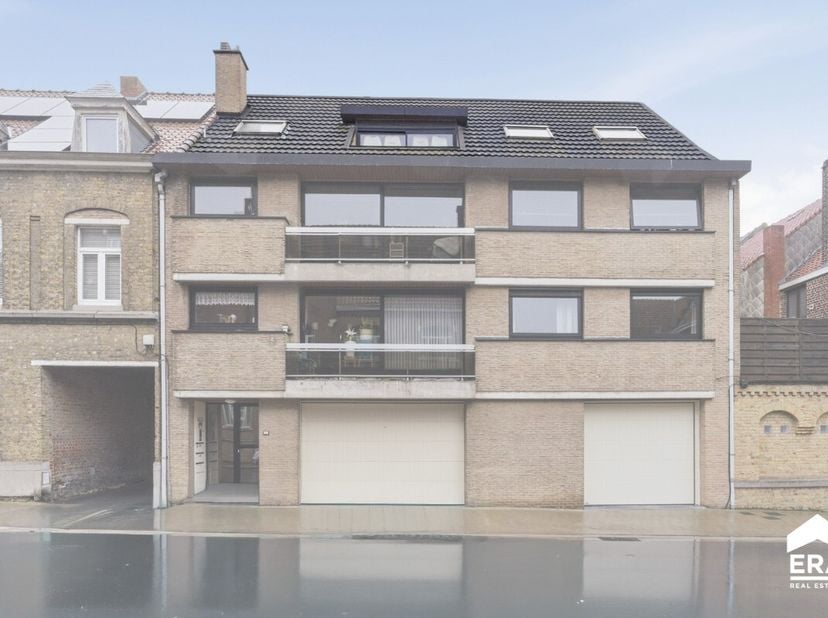 [[ DIT PAND NEEMT DEEL AAN DE ERA OPEN HUIZEN DAG OP 13/6 VAN 13:00 TOT 14:00 ]] Te koop: éénslaapkamer appartement in het centrum van Ieper, ideaal g