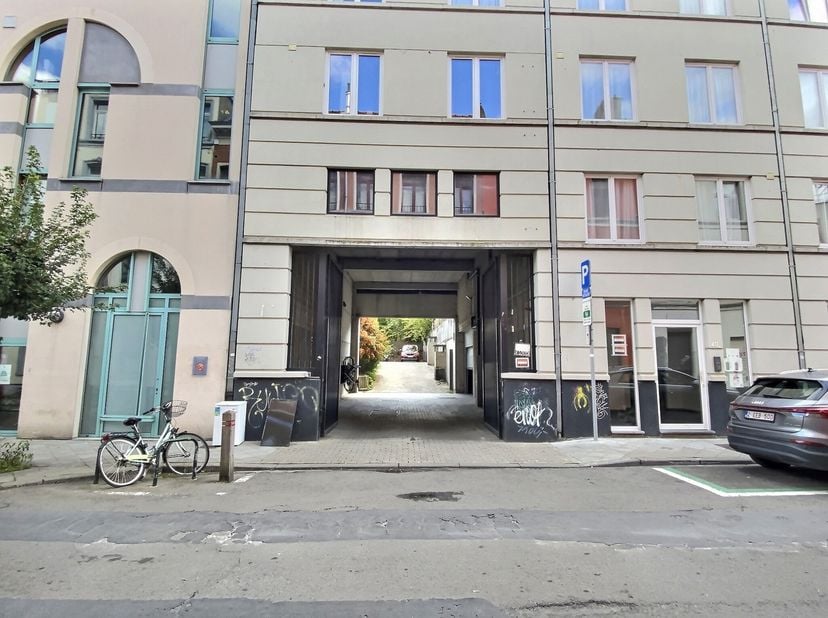 Garage te koop in Rue Mercelis 40,
                    1050 Elsene