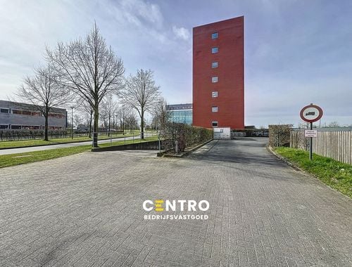                                         Espace de bureaux à louer à Ieper, € 7.500

