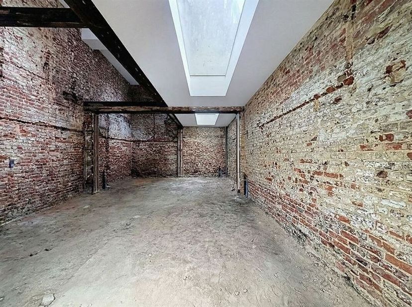 Flageywijk - CASCO winkelruimte van +/- 100m² in een van de meest emblematische wijken van Brussel, gelegen op de begane grond en bestaande uit het vo