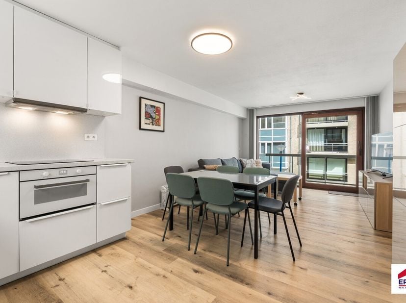 Te koop: gerenoveerd appartement in Koksijde, op een topligging nabij de zeedijk en met een ruim terras. Dit charmante appartement aan de Leopoldine L