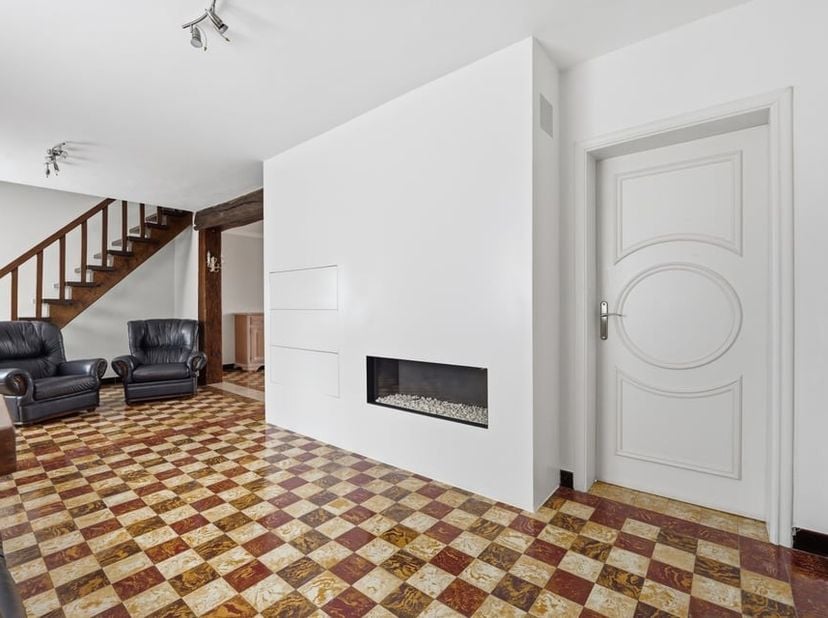In de Overbroekstraat ter hoogte van nummer 36 kan men deze verrassend ruime woning terugvinden.<br />
In het landelijke Wellen, een kleine gemeente n