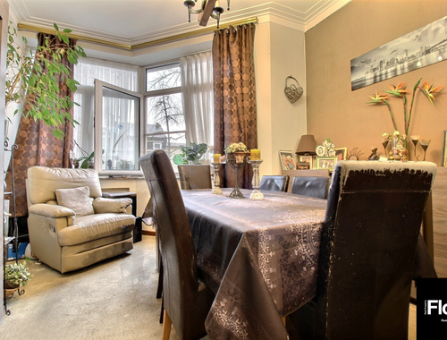                                         Appartement te koop in Laken, € 200.000
