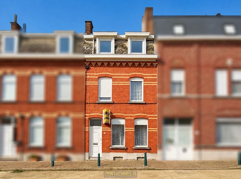 Huis te koop in Louis Vangrootenbruelstraat 10,
                    9600 Ronse