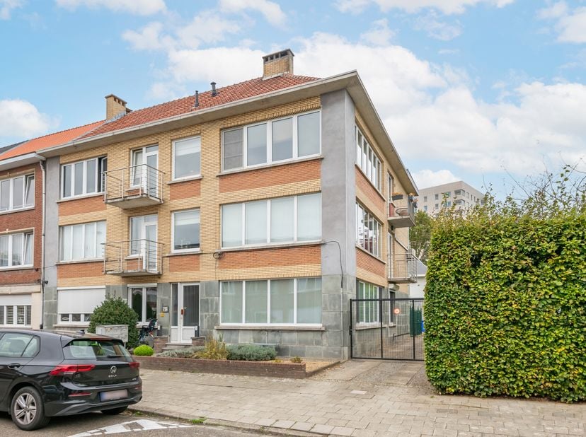 Bent u op zoek naar een appartement op een eerste verdieping in een kleinschalig gebouw met twee slaapkamers in de populaire wijk "Oosterveld" in Wilr