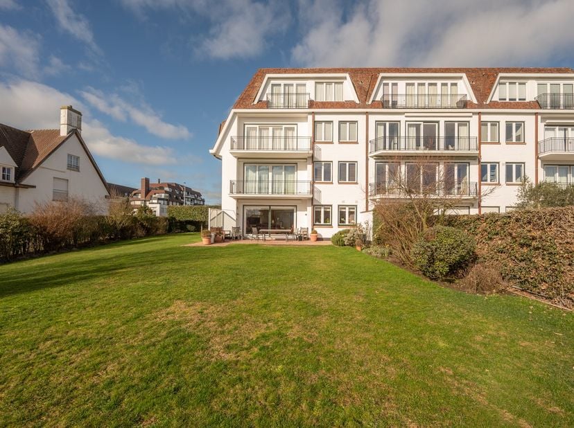 EXCLUSIEF TE KOOP:&amp;nbsp;Zeldzaam hoek-tuinappartement, gelegen in een prestigieuze villaresidentie ter hoogte van de Wandeldijk, op slechts enkele sta