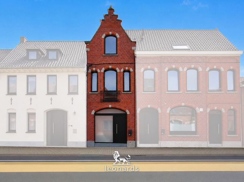 Cette maison familiale récemment rénovée se situe dans la Kapelstraat 47a à Deerlijk. Entièrement prête à emménager, elle bénéficie de finitions moder