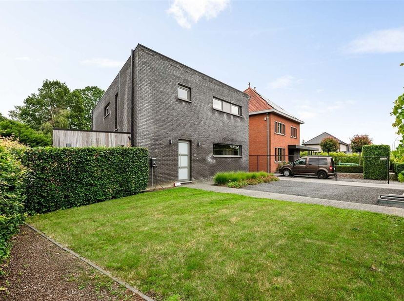 Moderne energiezuininge open bebouwing met 3 slaapkamers in Laakdal<br />
Locatie: <br />
Deze moderne open bebouwing is rustig gelegen in Laakdal, me