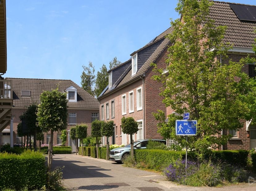 Au cœur du charmant centre de Tildonk, nous vous proposons cette agréable maison semi-mitoyenne de caractère, située dans un quartier résidentiel calm