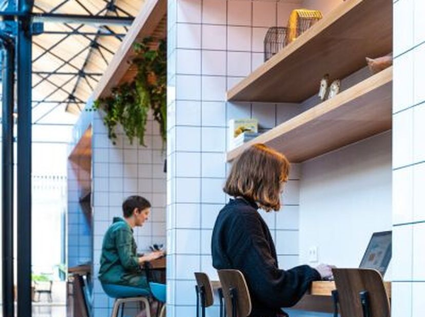 Cotton Factory in Kortrijk biedt je een high-end business center waar beleving centraal staat en werk en leven elkaar tegemoetkomen. Je vestigt je in
