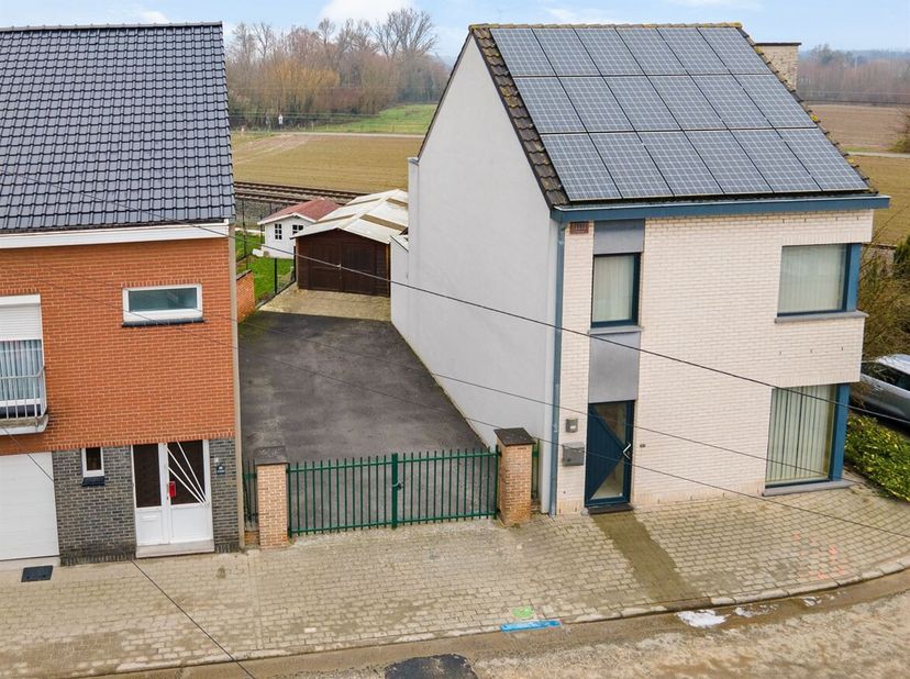 Stuk grond in woongebied in Haaltert<br />
In Haaltert bevindt zich dit perceel van 133 m², gelegen in woongebied. <br />
De eerdere verkavelingsvergu