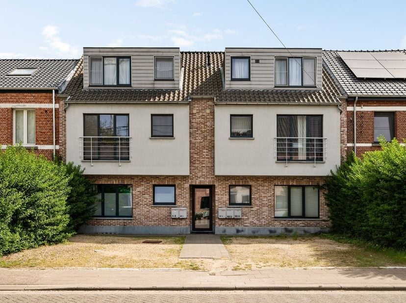 Dakappartement met 2 slpks, zeer ruim terras en autostaanplaats<br />
<br />
Het appartement maakt deel uit van een kleine residentie opgericht in 2