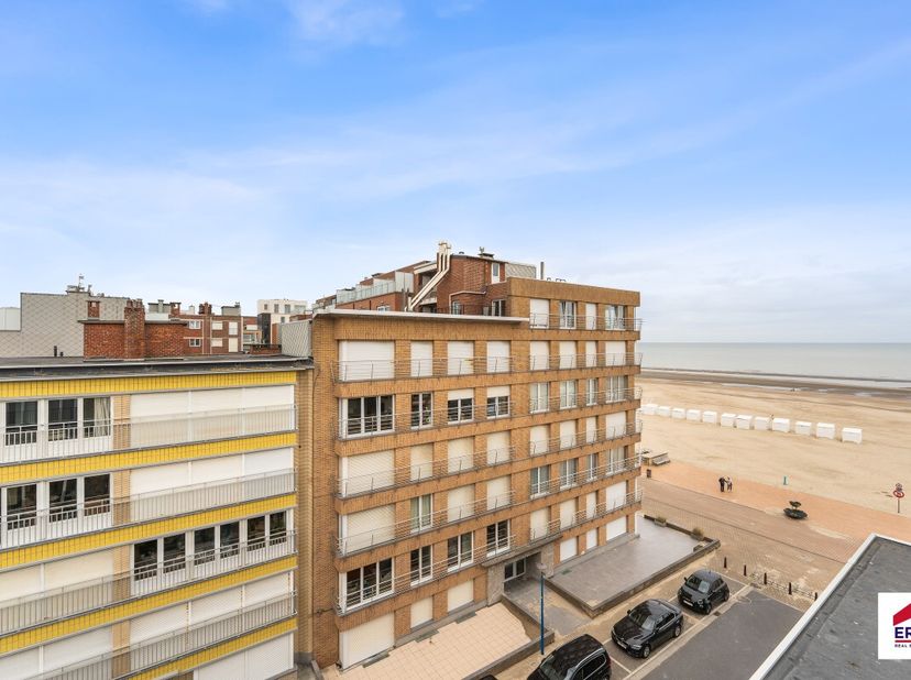 Te koop: verzorgd appartement in het centrum van Koksijde, op korte wandelafstand van zee, duinen en openbaar vervoer. Dit appartement, gelegen in een